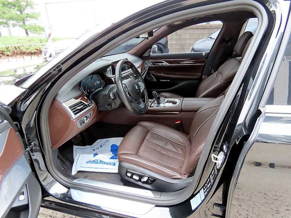 BMW 7 Series - Vista 5
