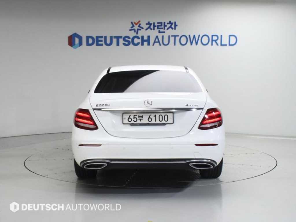 Mercedes Benz E class - Vista 4