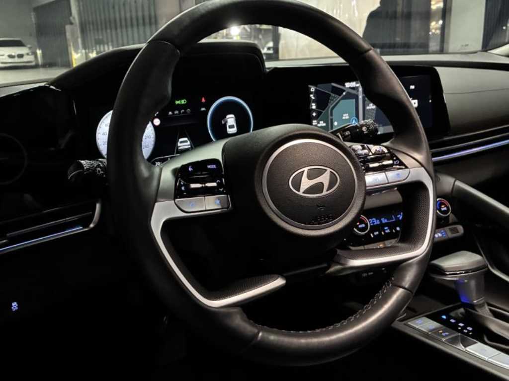HYUNDAI Avante - Vista 7