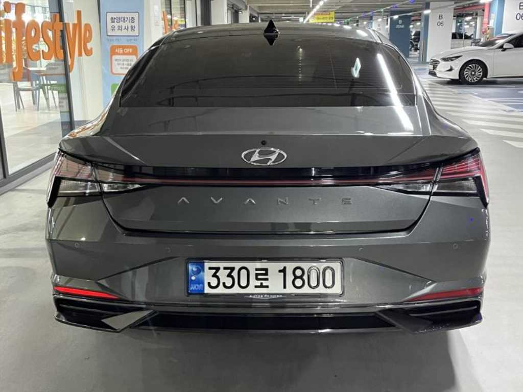 HYUNDAI Avante - Vista 2