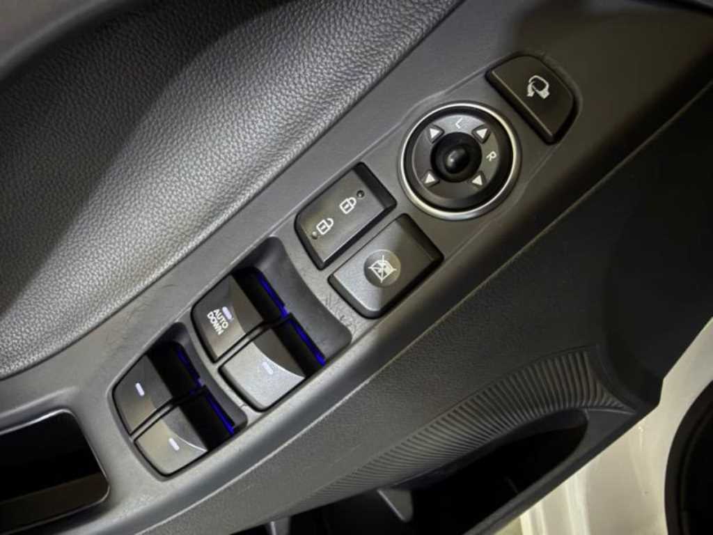 HYUNDAI Avante - Vista 12