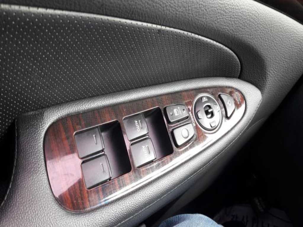 HYUNDAI Genesis - Vista 8