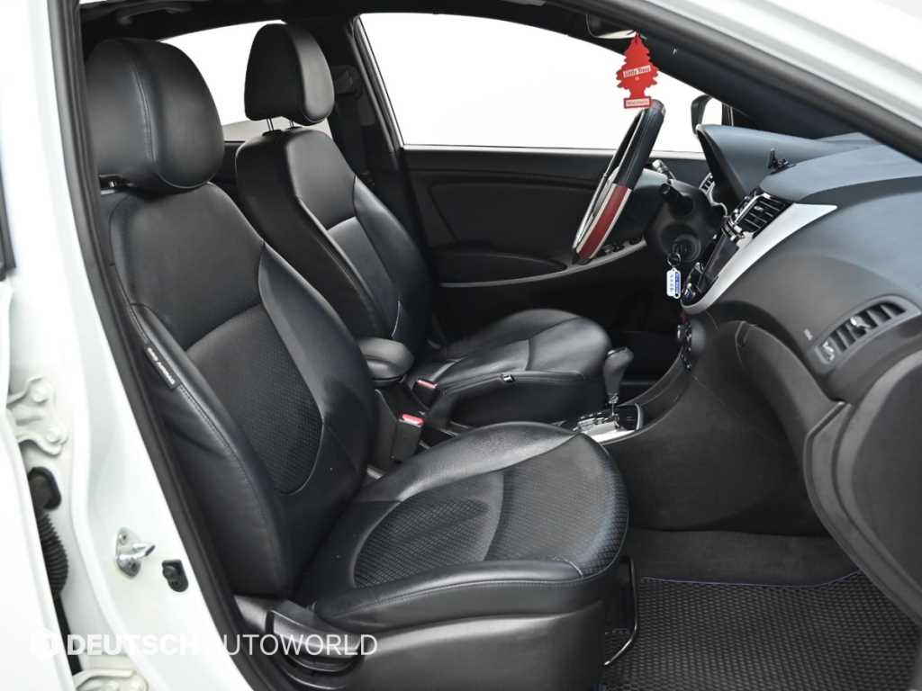HYUNDAI Accent - Vista 10