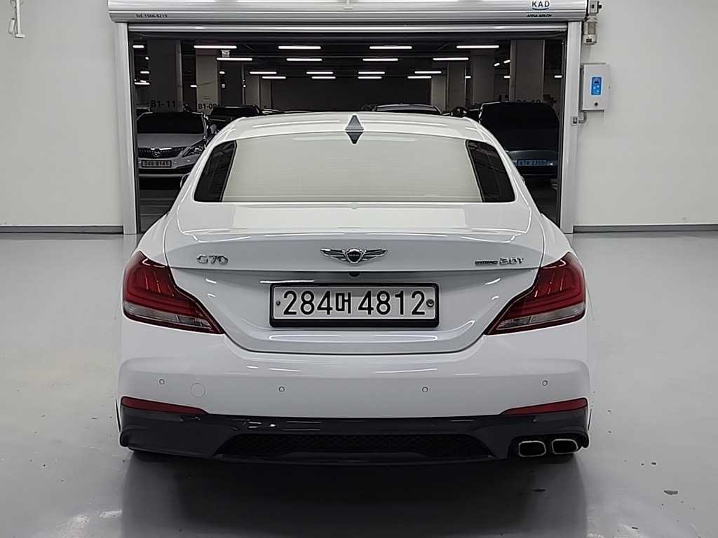 Genesis G70 - Vista 3
