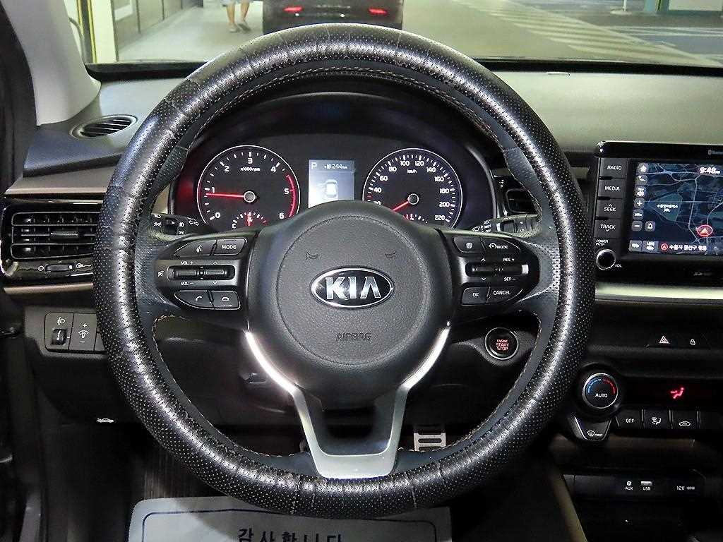 KIA Stonic - Vista 8