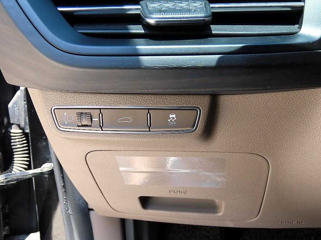 KIA K8 - Vista 12