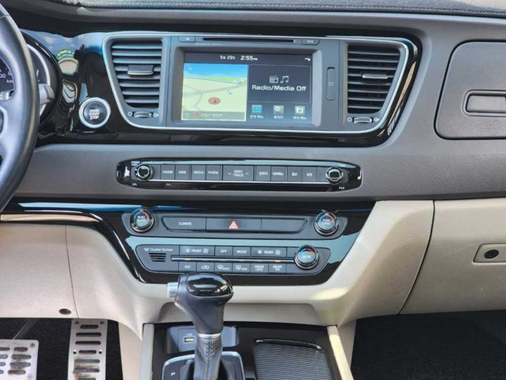 KIA Carnival - Vista 9