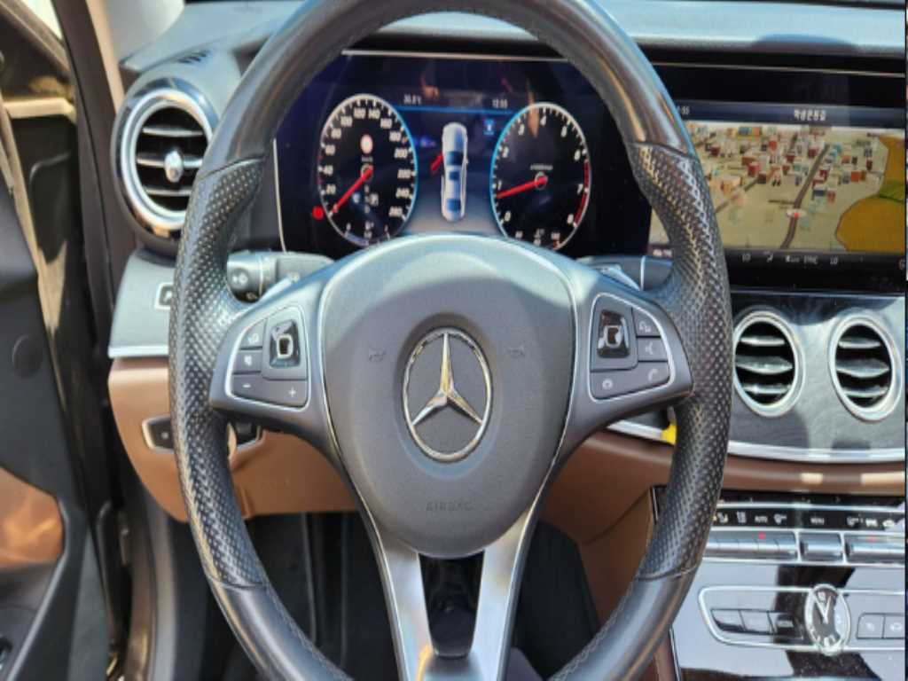 Mercedes Benz E class - Vista 2