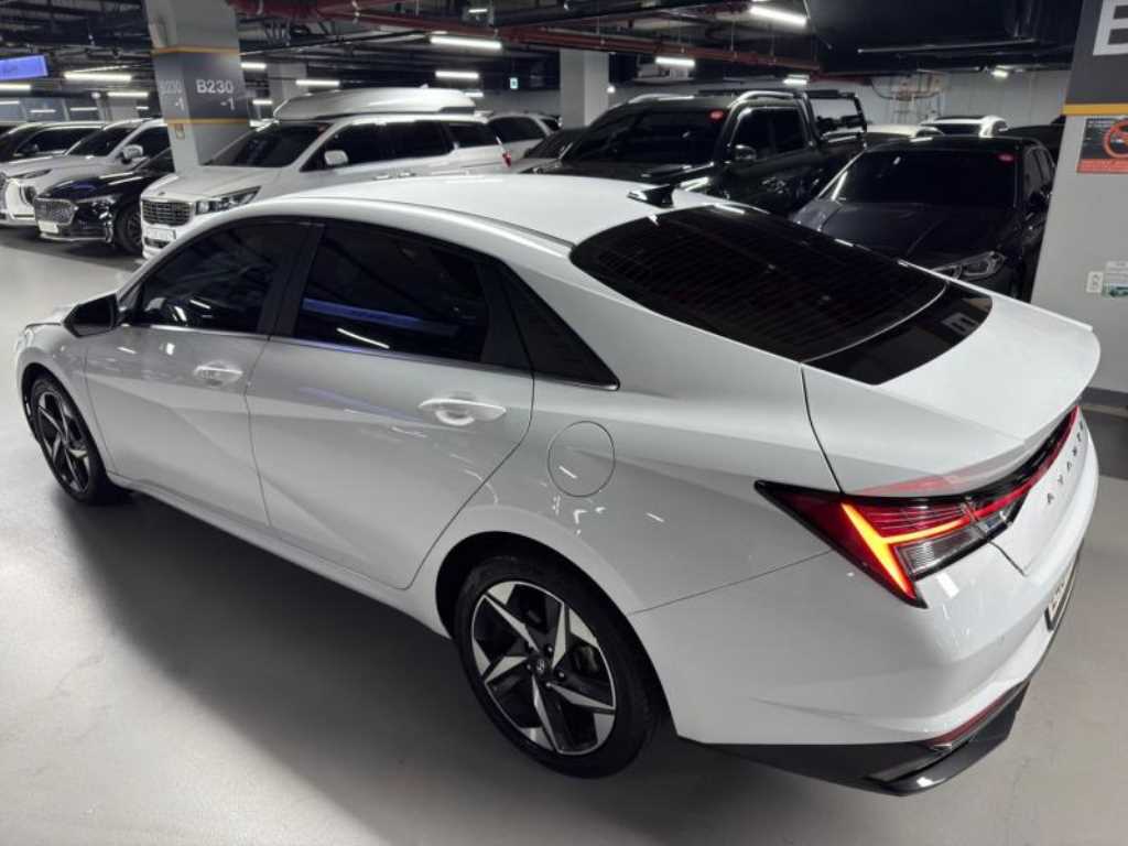 HYUNDAI Avante - Vista 5