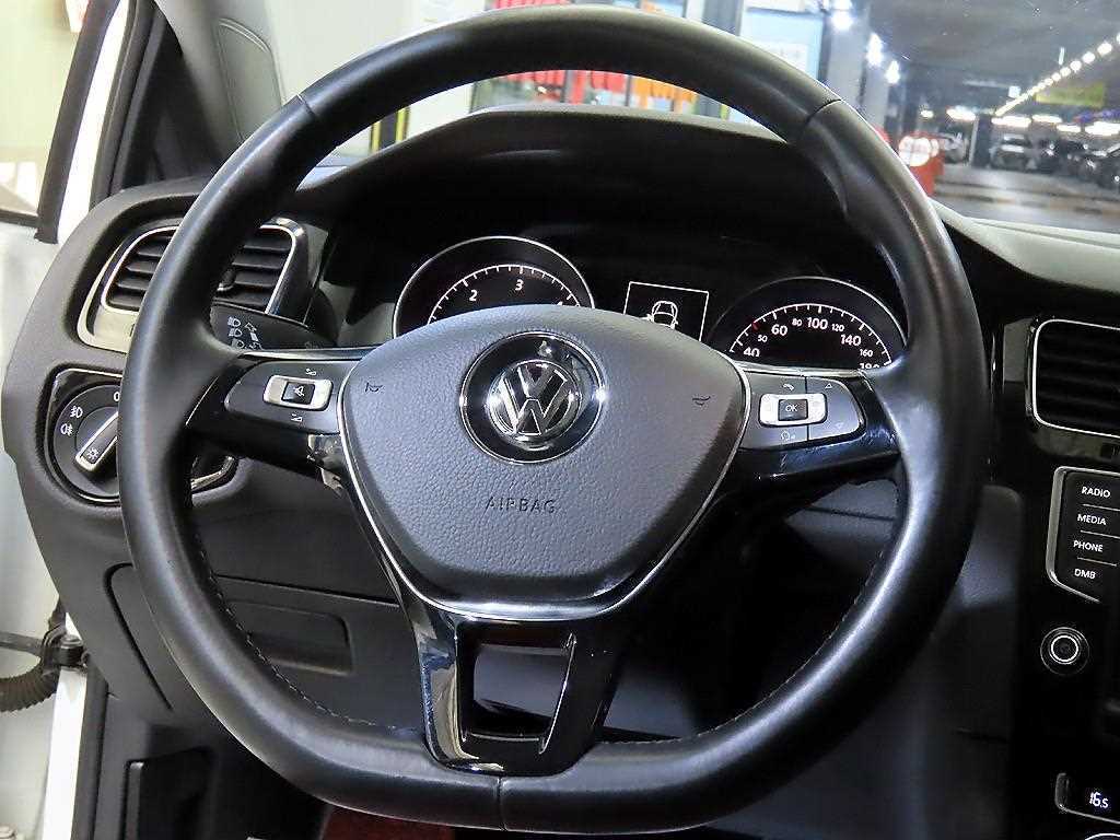 Volkswagen Golf - Vista 8