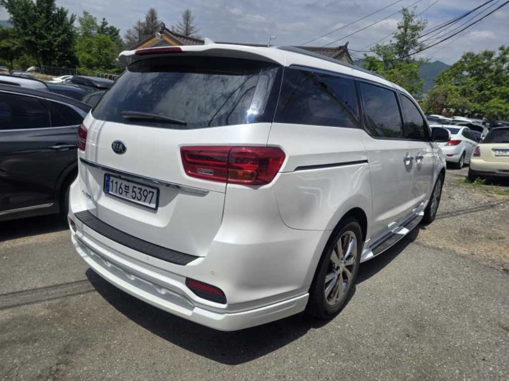 KIA Carnival - Vista 6