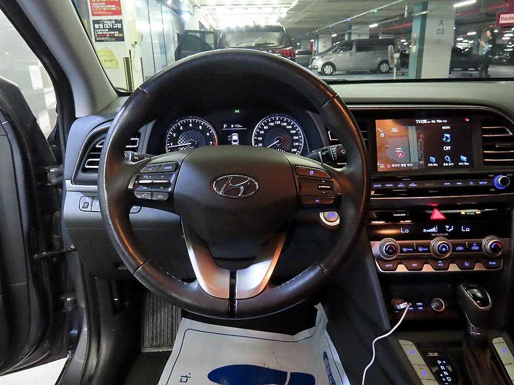 HYUNDAI Avante - Vista 8