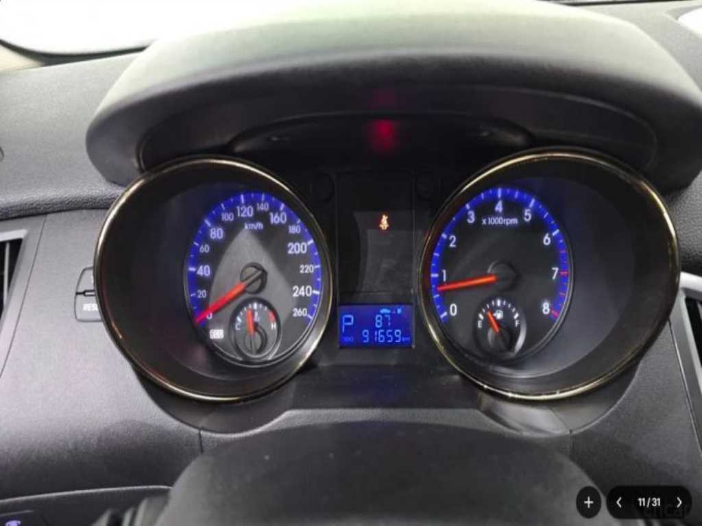HYUNDAI Genesis - Vista 7