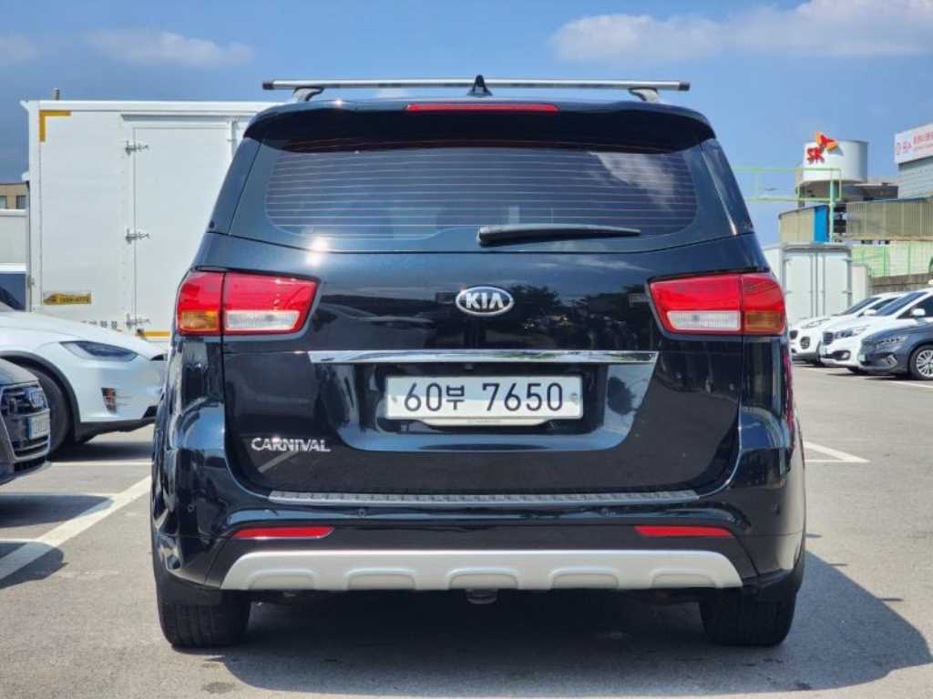 KIA Carnival - Vista 4