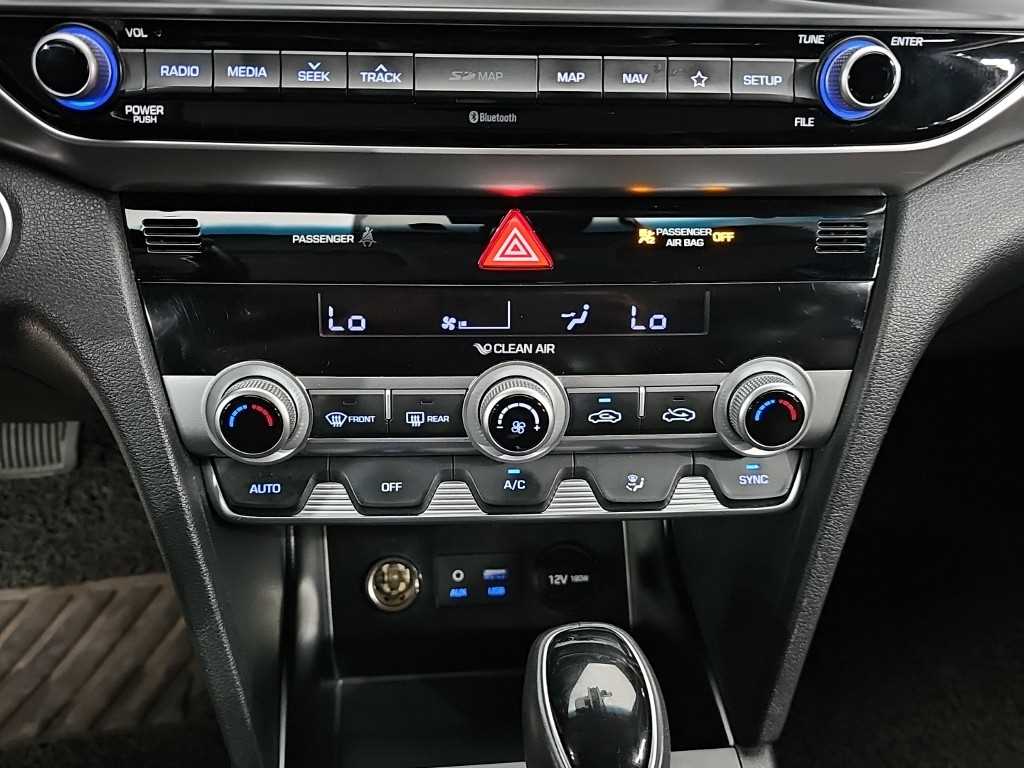 HYUNDAI Avante - Vista 10