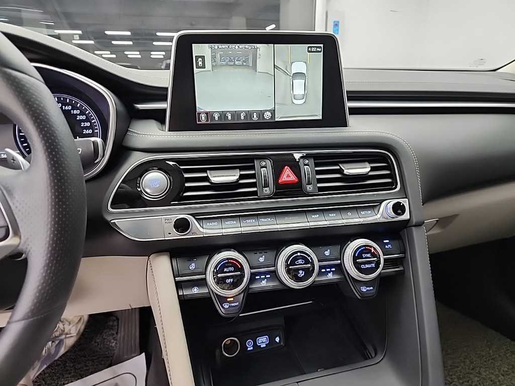 Genesis G70 - Vista 10