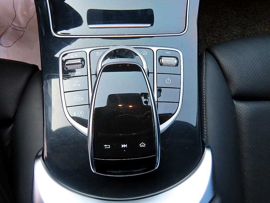 Mercedes Benz C Class - Vista 12