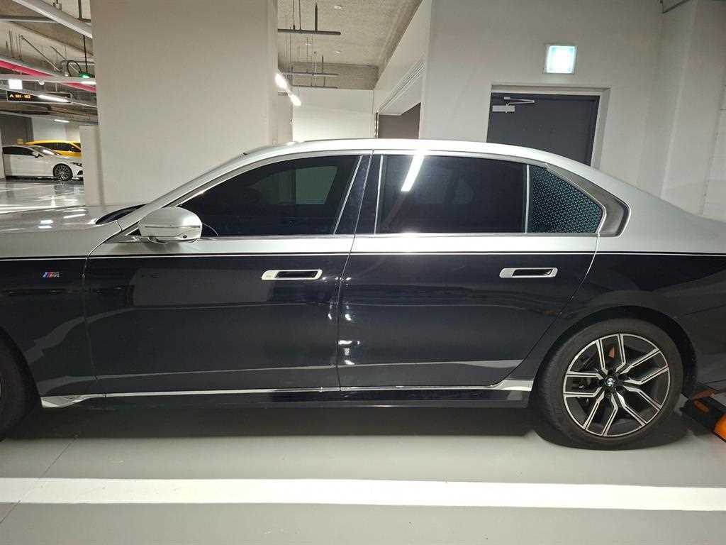 BMW 7 Series - Vista 2