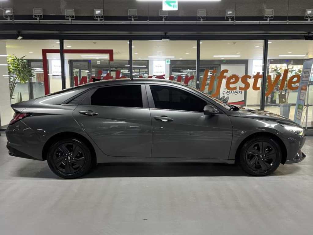 HYUNDAI Avante - Vista 5