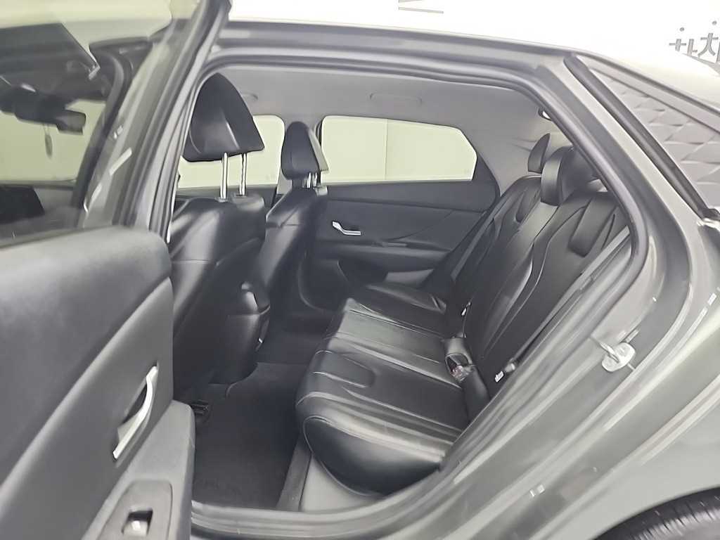 HYUNDAI Avante - Vista 12