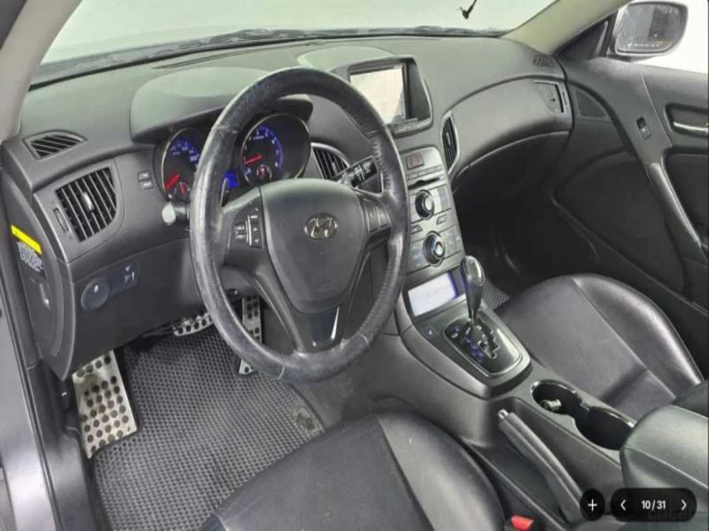 HYUNDAI Genesis - Vista 8