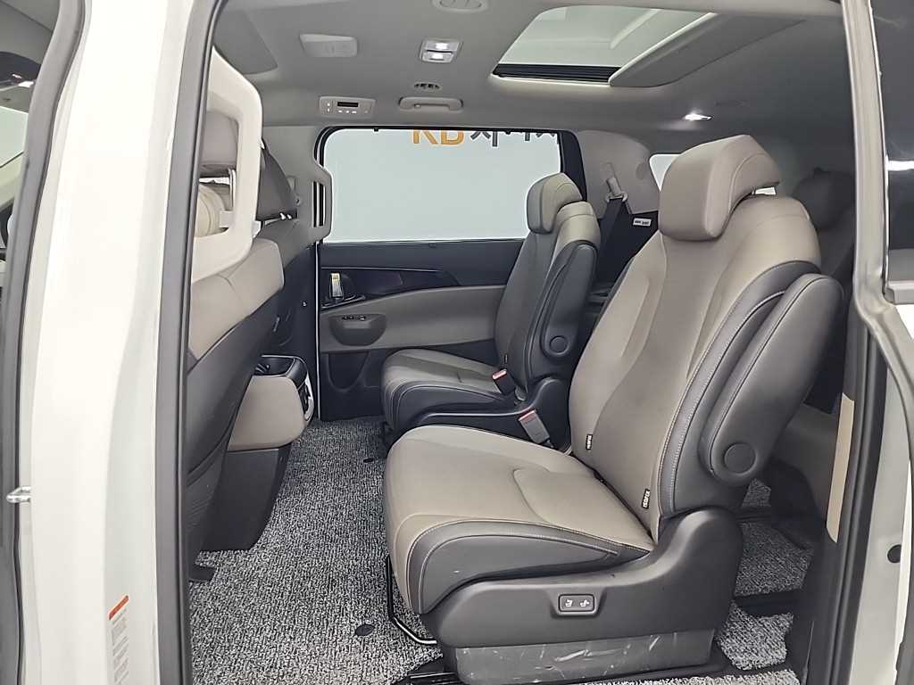 KIA Carnival - Vista 12
