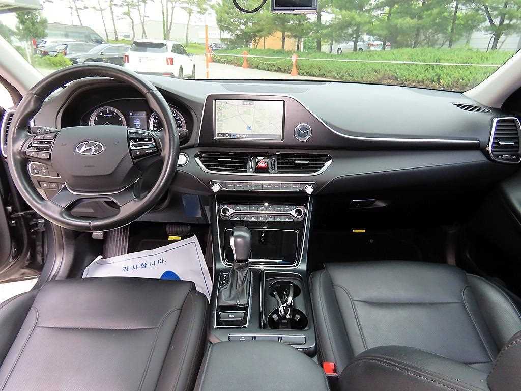 HYUNDAI Grandeur - Vista 7