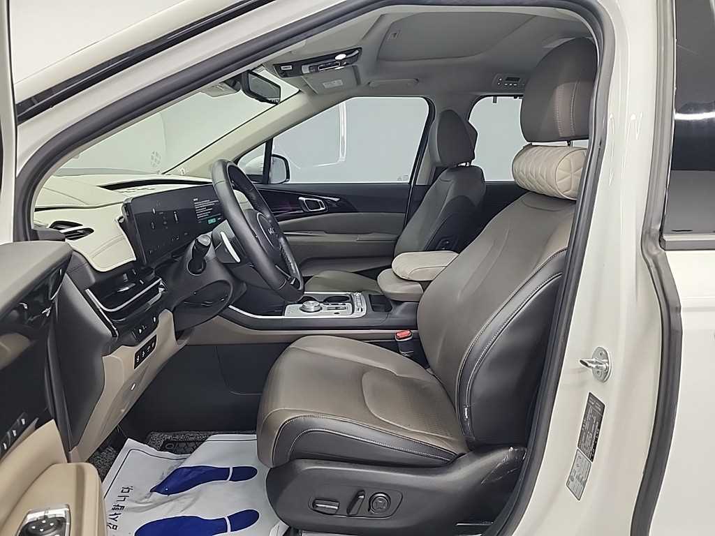 KIA Carnival - Vista 11