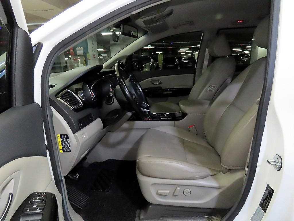 KIA Carnival - Vista 6