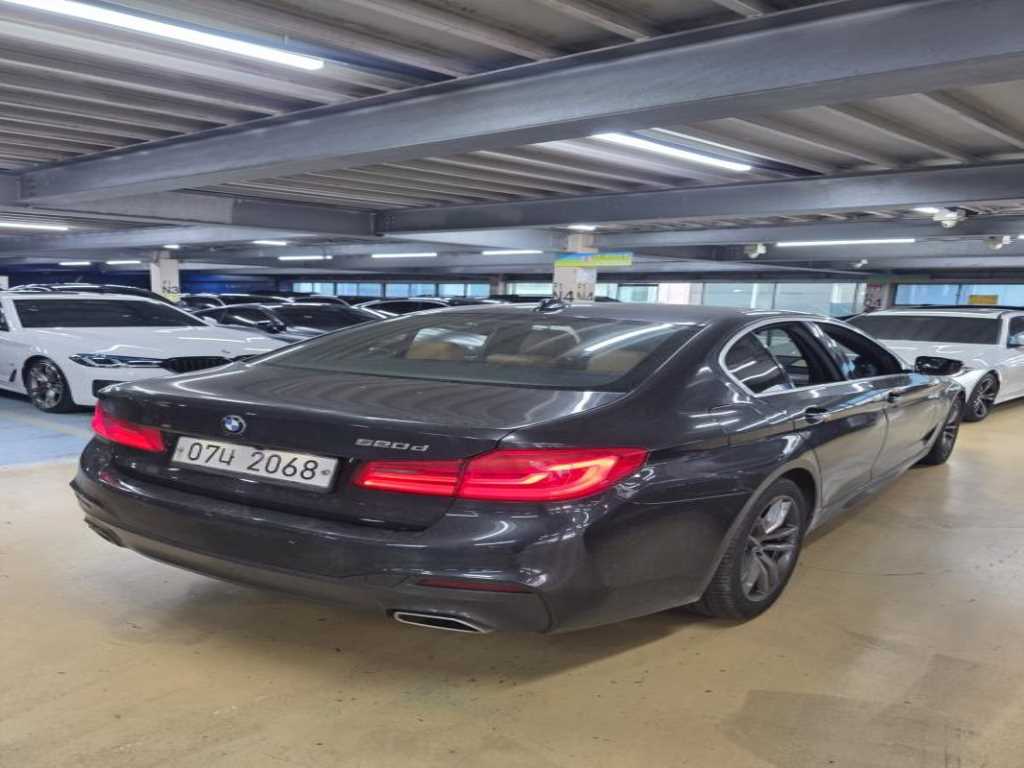 BMW 5 Series - Vista 5