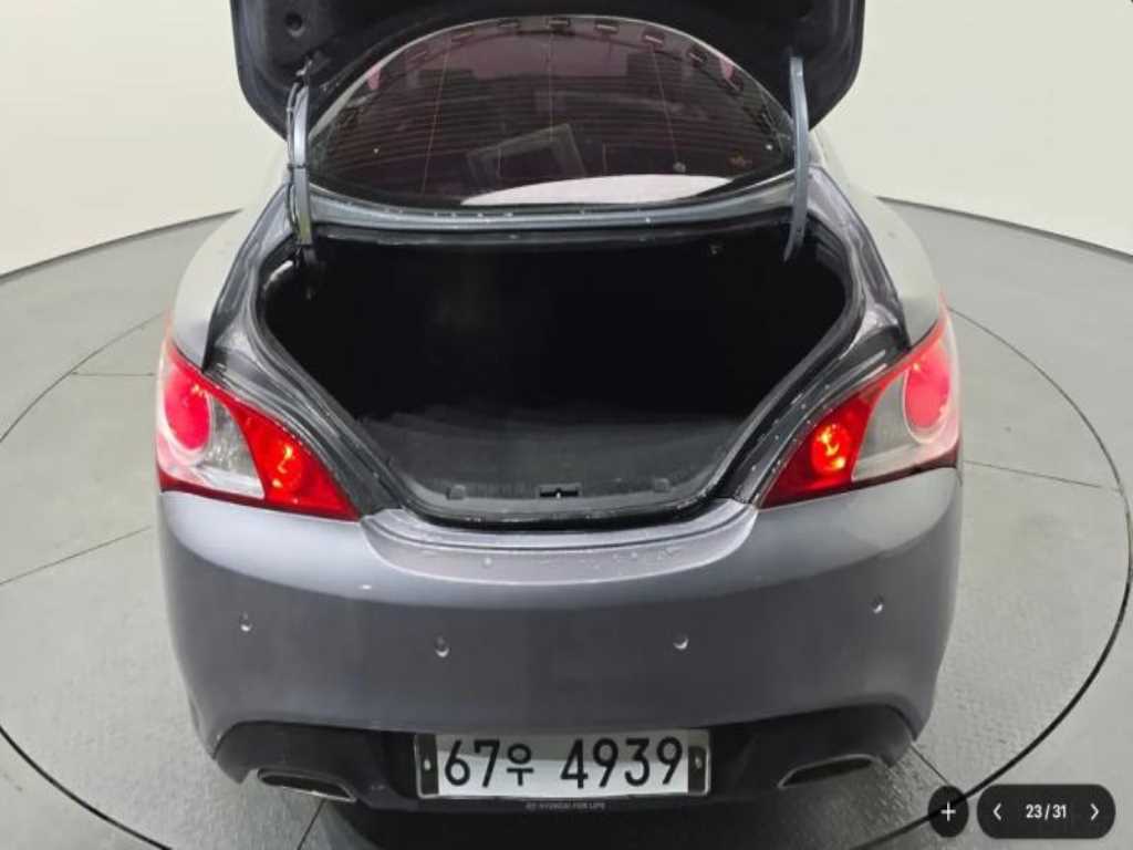 HYUNDAI Genesis - Vista 5