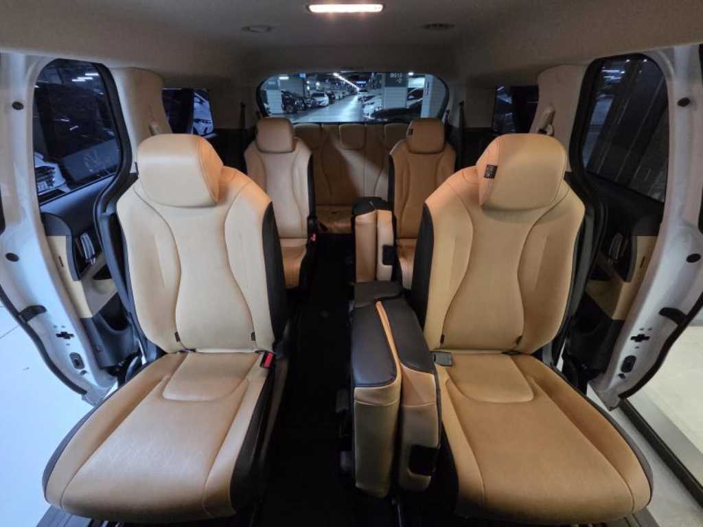 KIA Carnival - Vista 10