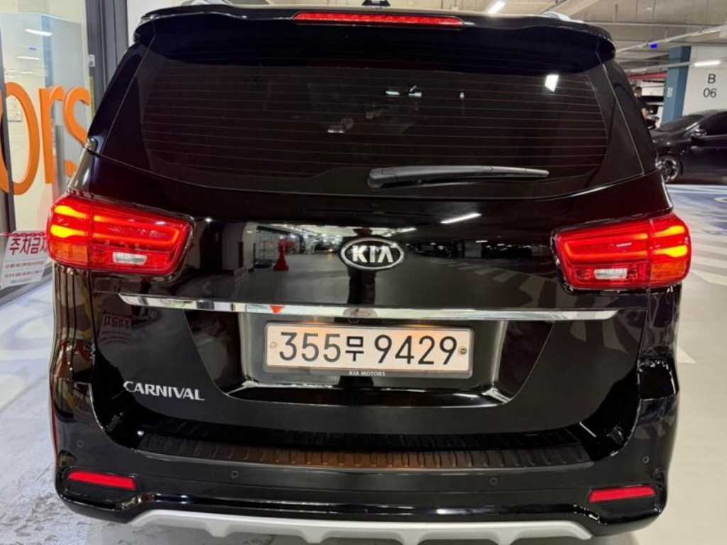 KIA Carnival - Vista 5