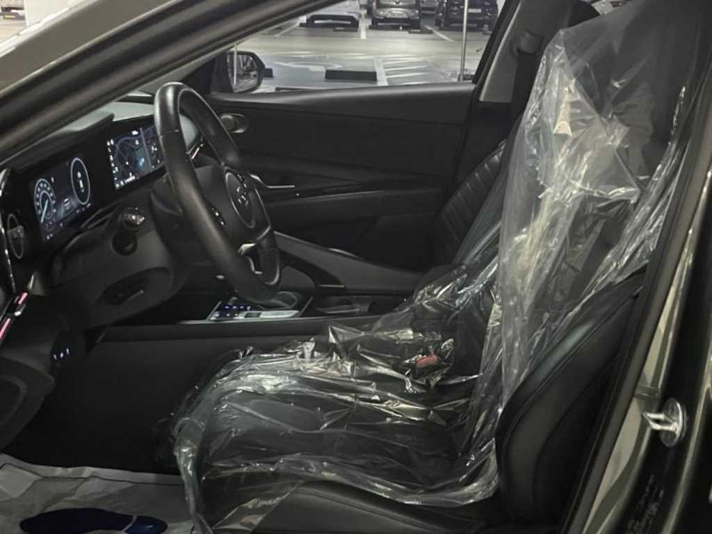 HYUNDAI Avante - Vista 12