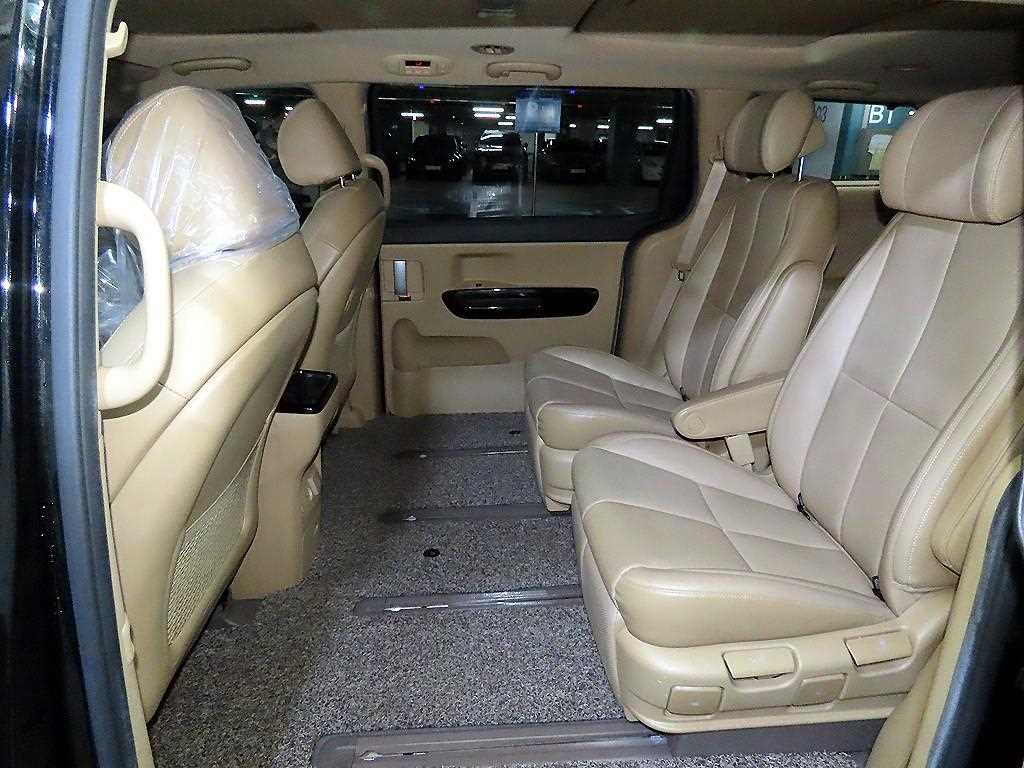KIA Carnival - Vista 7