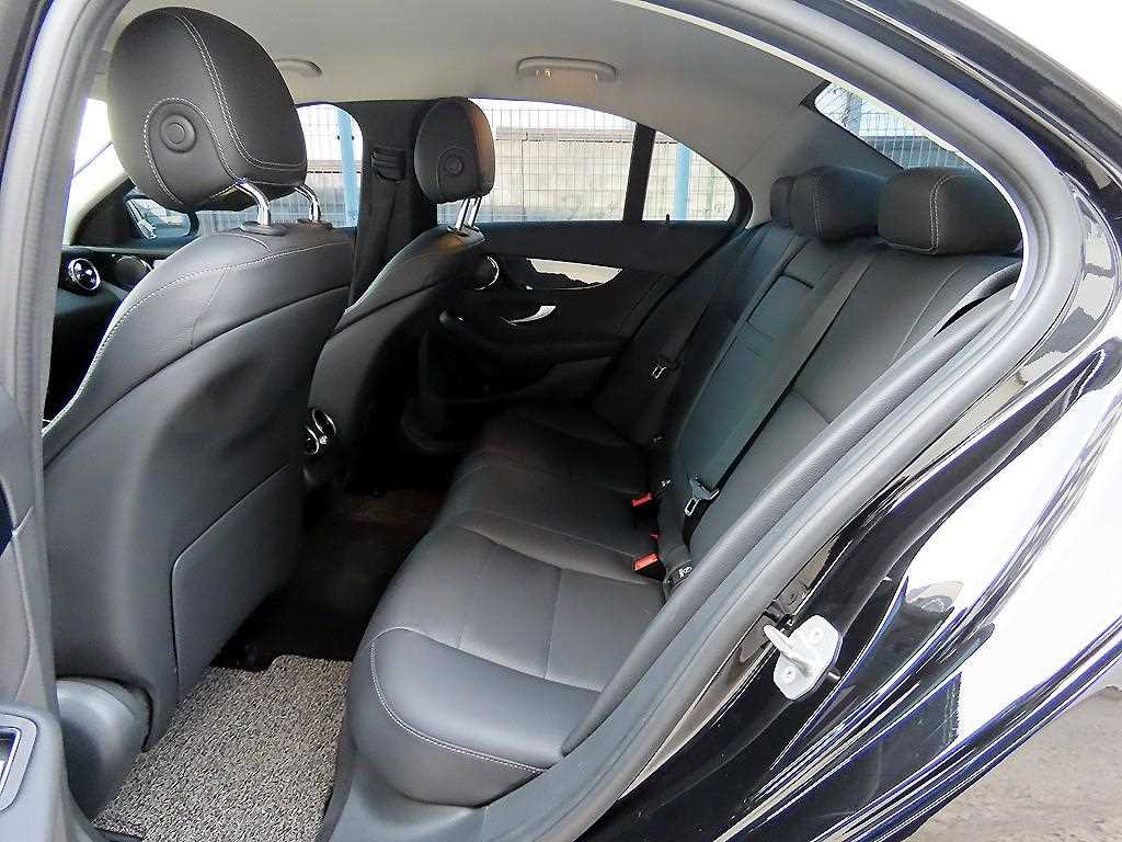 Mercedes Benz C Class - Vista 6