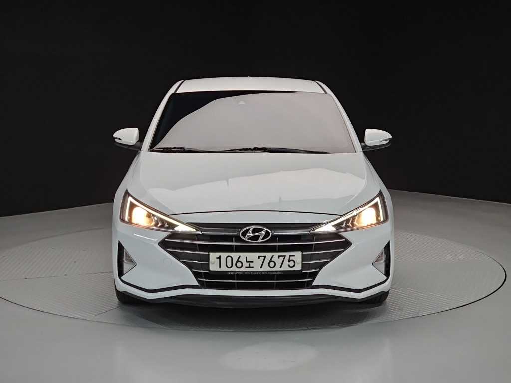 HYUNDAI Avante - Vista 2