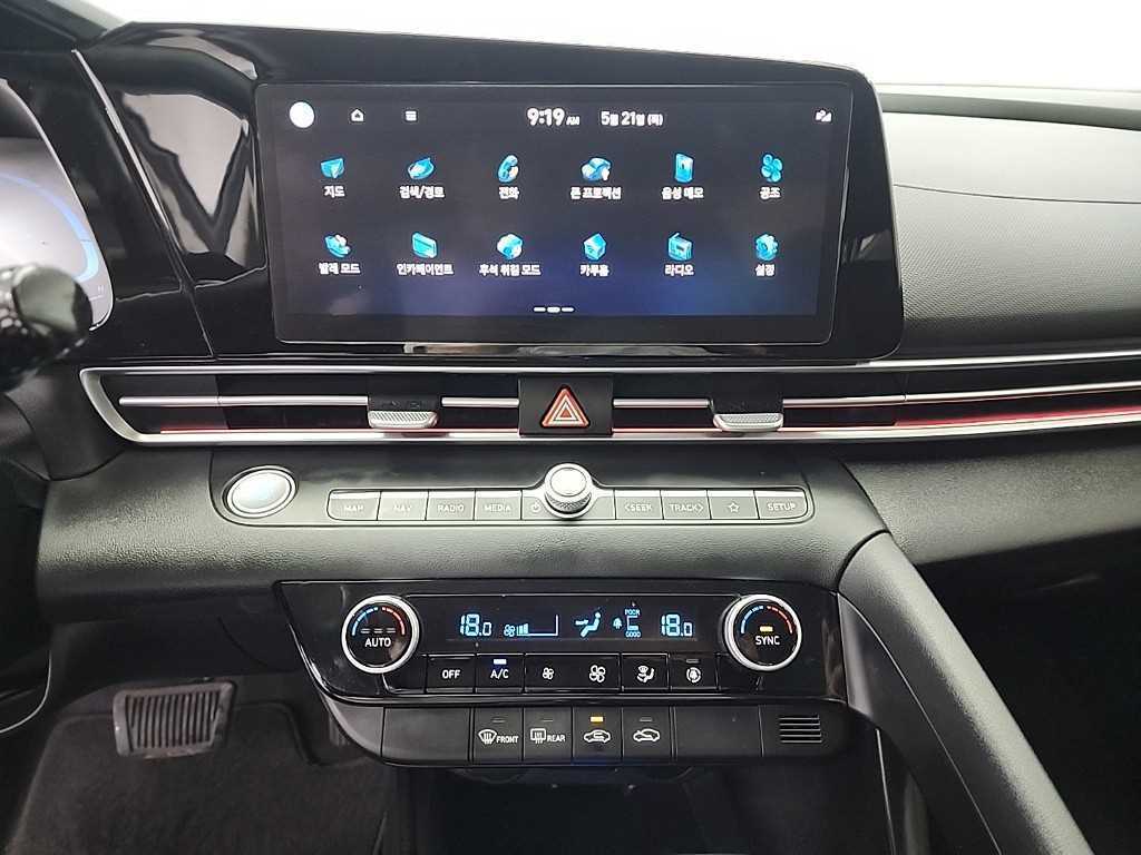 HYUNDAI Avante - Vista 10