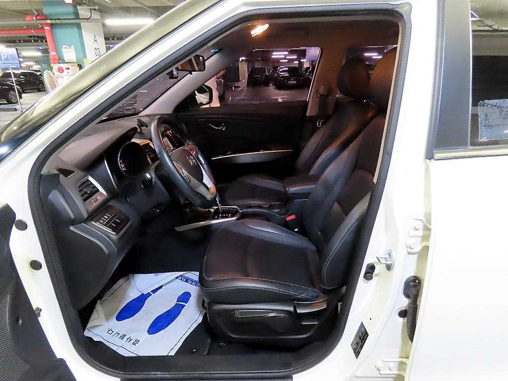 Ssangyong Tivoli - Vista 6