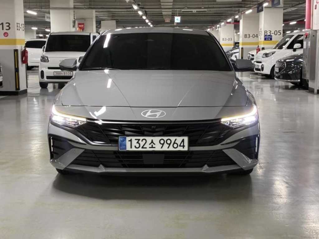 HYUNDAI Avante - Vista 2