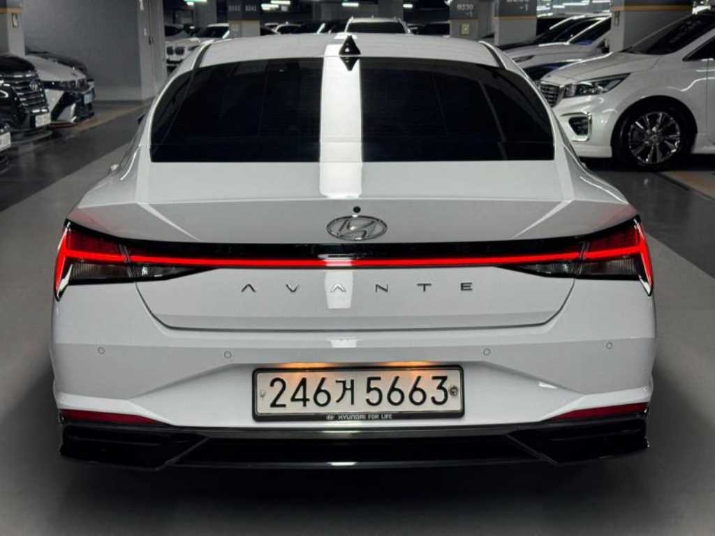 HYUNDAI Avante - Vista 3