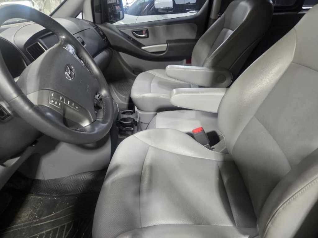 HYUNDAI Starex - Vista 4
