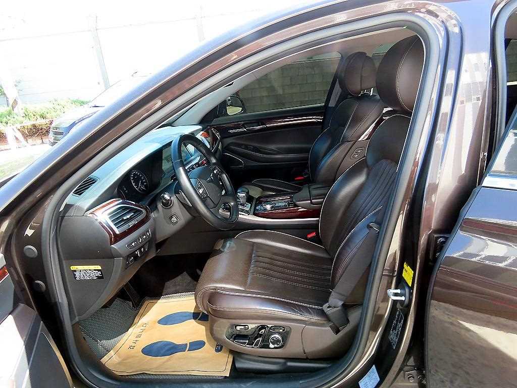 Genesis EQ900 - Vista 5