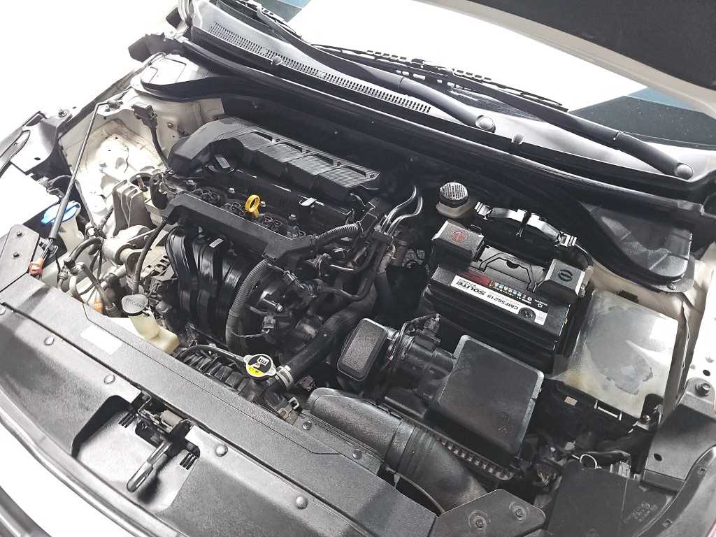 HYUNDAI Avante - Vista 5