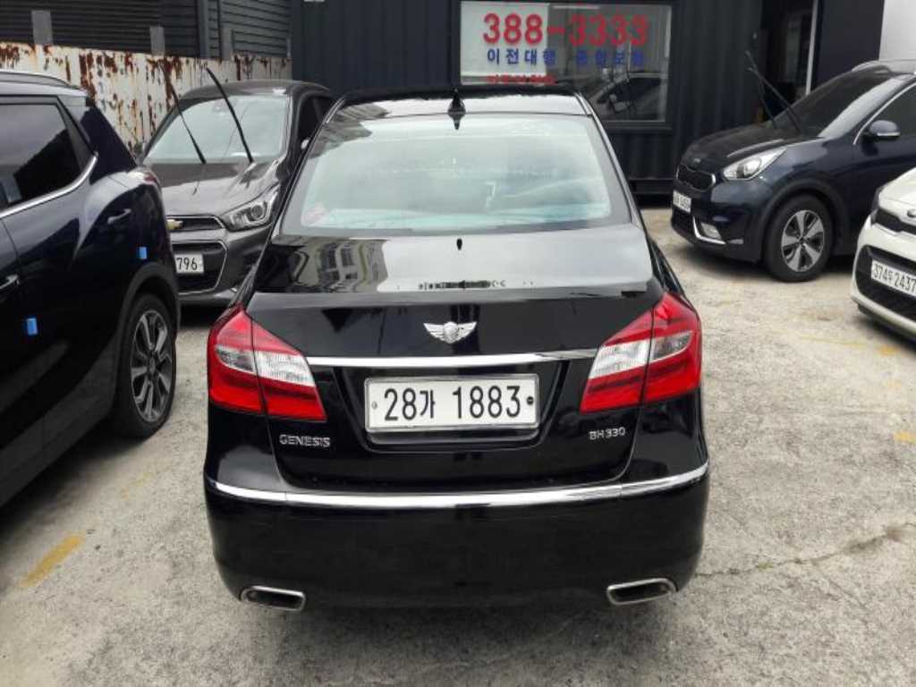 HYUNDAI Genesis - Vista 4