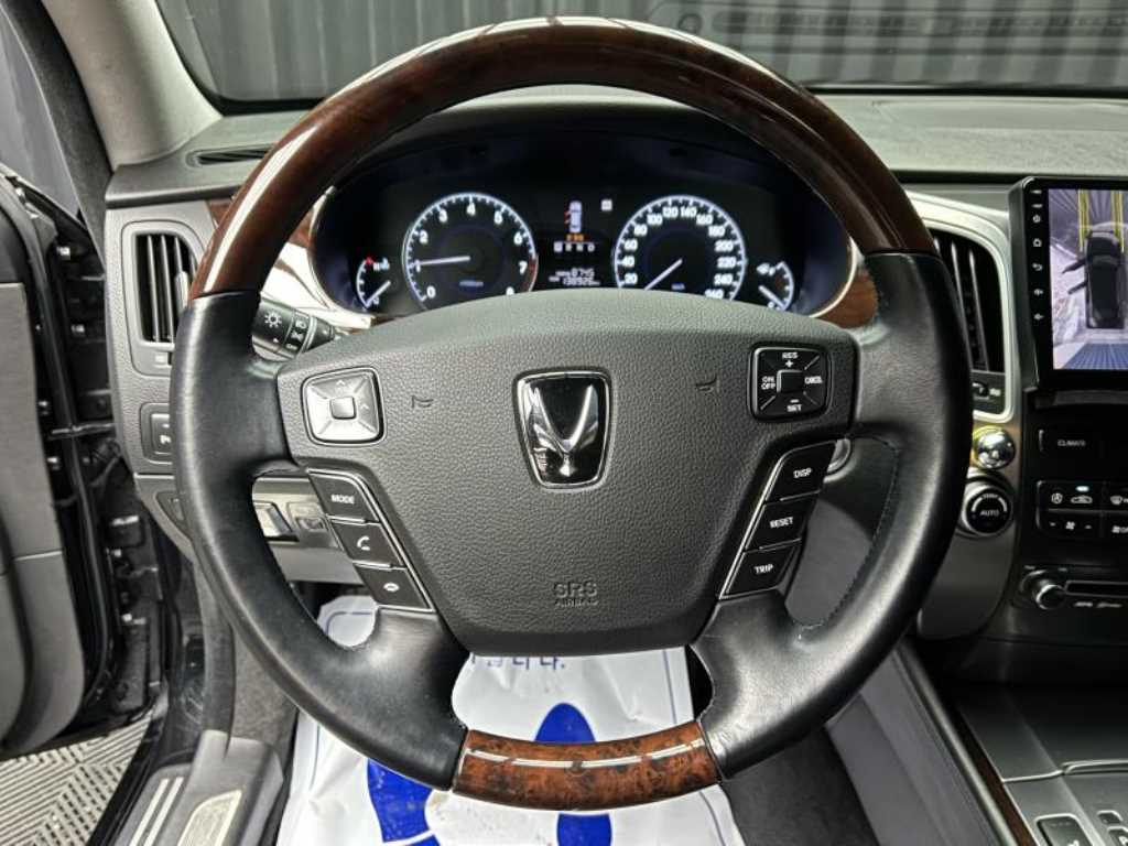 HYUNDAI Equus - Vista 8