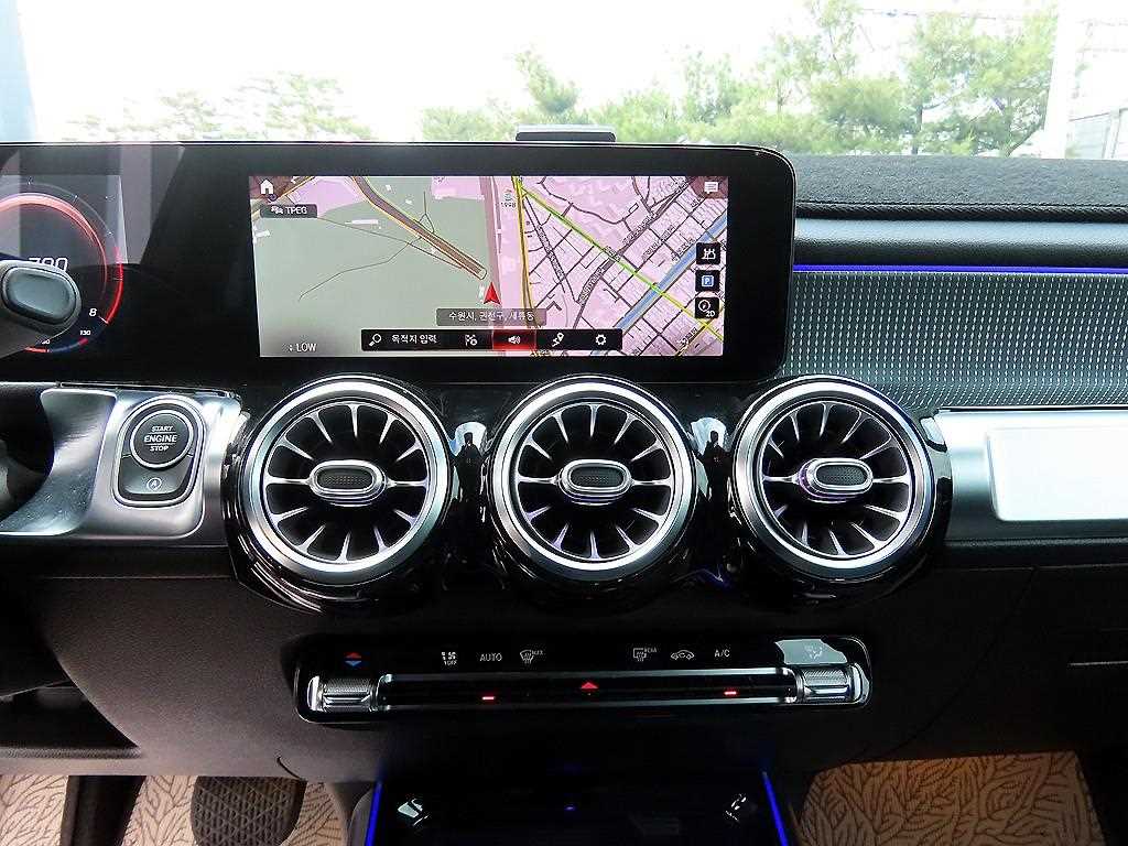 Mercedes Benz GLB Class - Vista 12