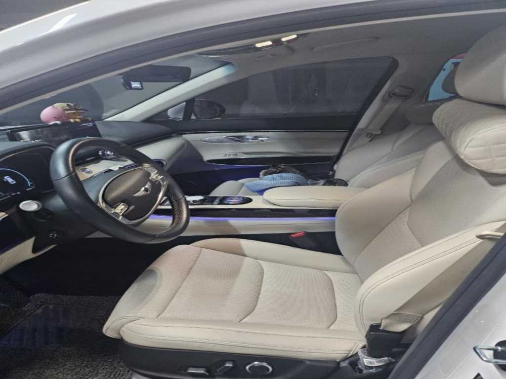 Genesis GV70 - Vista 5
