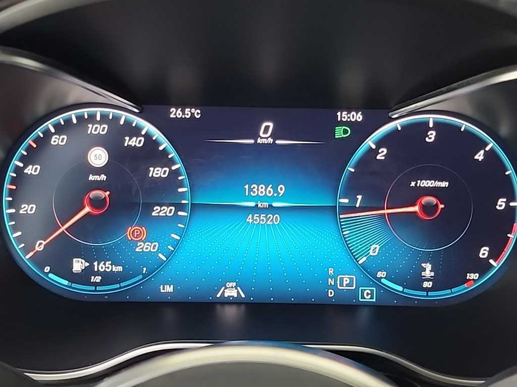 Mercedes Benz GLC Class - Vista 6