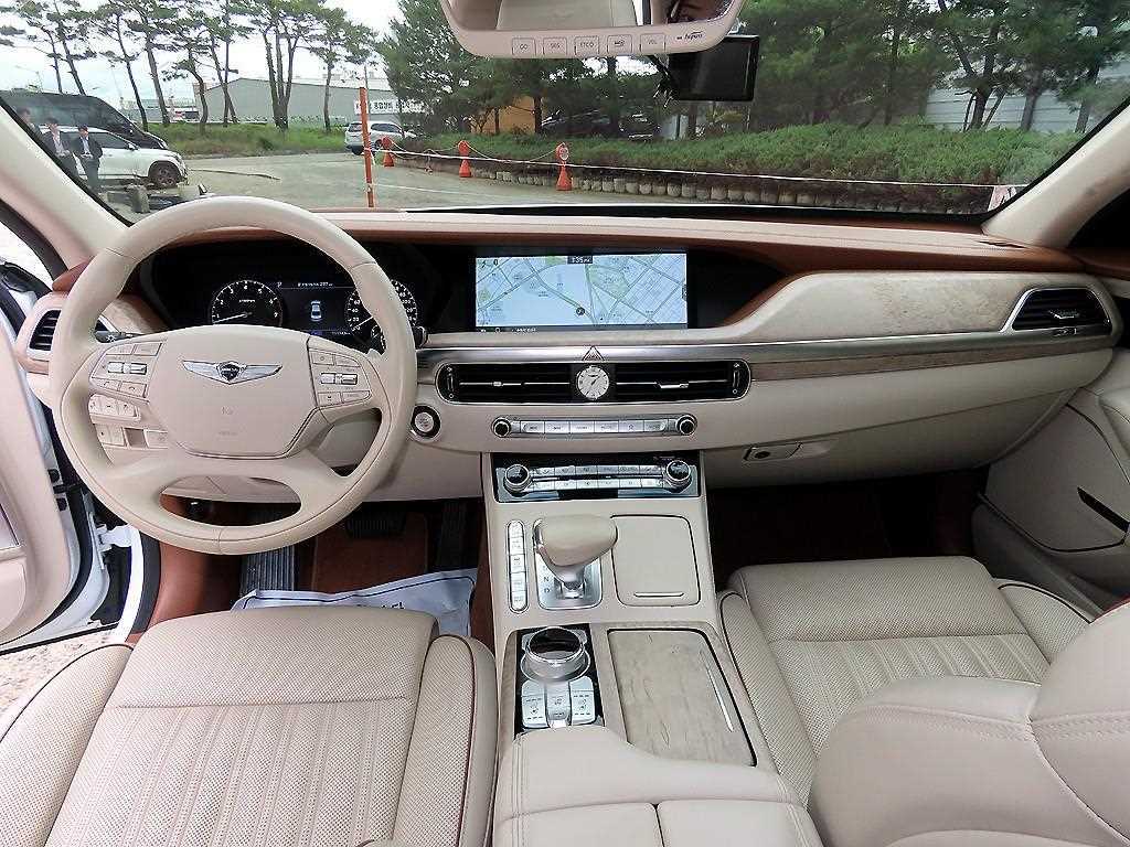 Genesis G90 - Vista 7